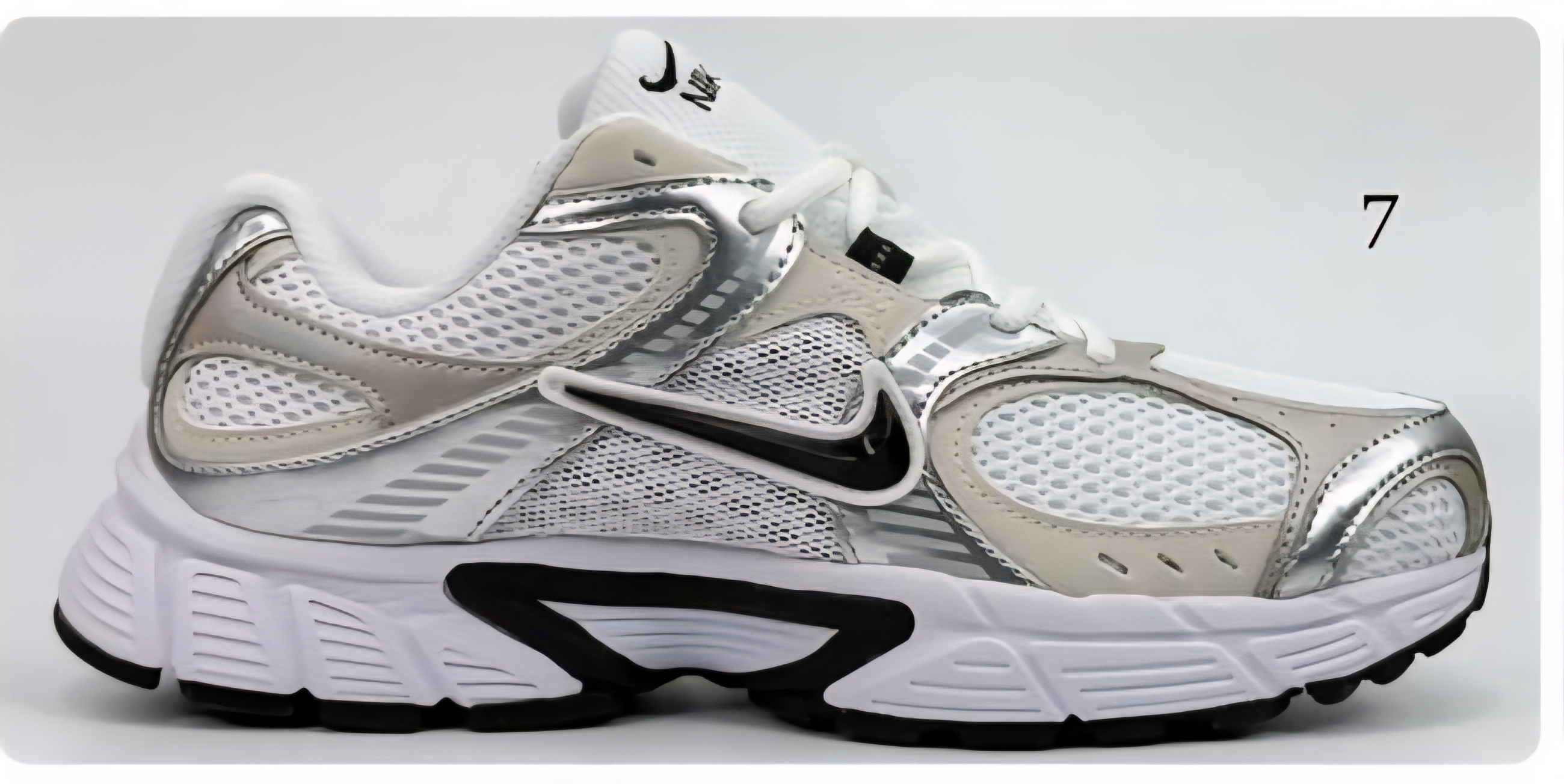 کتونی نایک سفید نقره‌ای مدل V5 مناسب دویدن، پیاده‌روی و استفاده روزمره