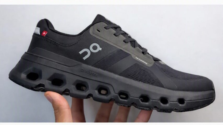 کتانی رانینگ Cloudrunner 2 برند ON Running | تمام مشکی سایز زنانه و میانه ۳۷ تا ۴۰